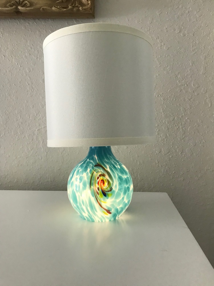 pepita glass table lamp