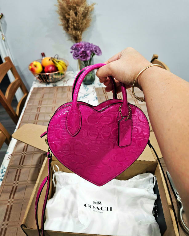 Exploring the Coach Pink Heart Bag: A Comprehensive Guide