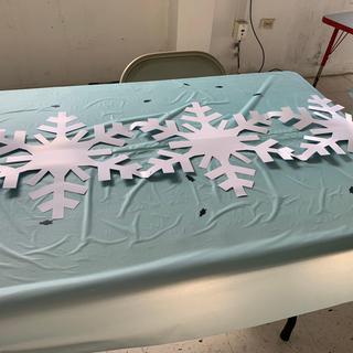 Paper Snowflakes // Table Runner - ARTBAR