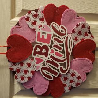 Fleece Tied Valentine Heart Wreath Craft Kit - Makes 3