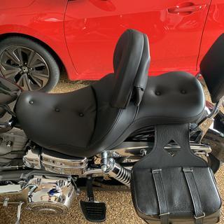 Saddlemen Explorer RS Seat w/Backrest - 806-04-030RS Harley