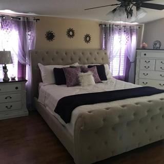 Willenburg Queen Upholstered Sleigh Bed | Ashley Furniture HomeStore