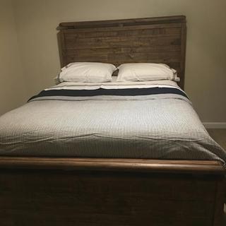 Sommerford King Panel Bed | Ashley Furniture HomeStore