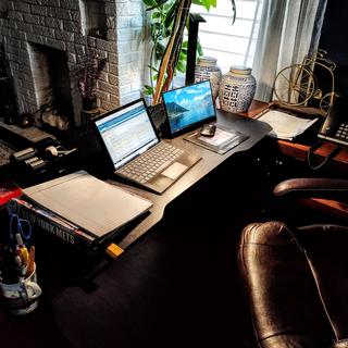 Amazing desk and light