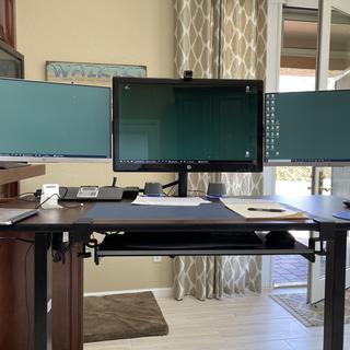 27? and two 24? HP panels on Monoprice single motor stand up desk platform.