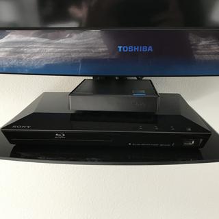 Shelf with Bluray player and cable box