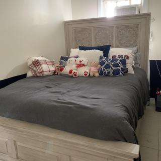 Magnolia Park Panel Bed | Raymour & Flanigan