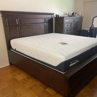 Richmond Queen Platform Storage Bed | Raymour & Flanigan