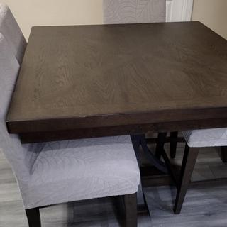 Deylin dining room discount table