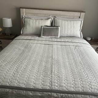 Collingwood Bed | Raymour & Flanigan