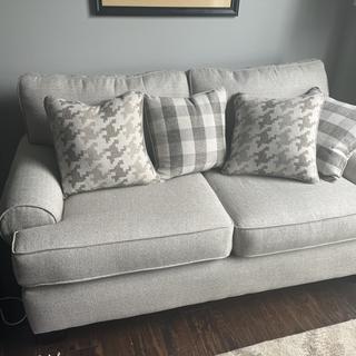 Shiloh Loveseat | Raymour & Flanigan