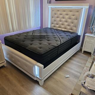 Carmelita Bed | Raymour & Flanigan