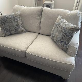 Trixie Loveseat | Raymour & Flanigan