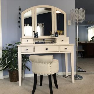 Vanity Desk Inspo🪞🧸, Gallery posted by bern