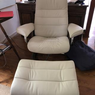 Stressless Opal Medium Classic Reclining Chair and Ottoman | Raymour ...