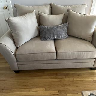 Briarwood Loveseat | Raymour & Flanigan