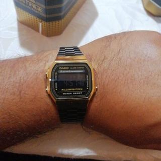 Reloj Casio Vintage Combinado Negro y Dorado