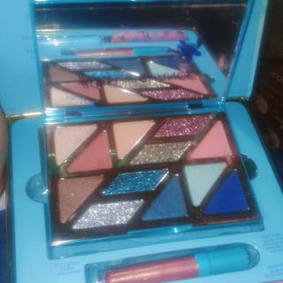 Best purchase ever! The eyeshadow are, so pigmented, so blendable. And the lip products are ?????