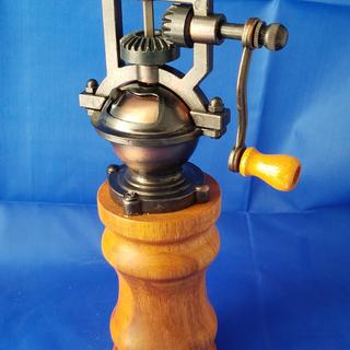 Antique Style Peppermill Pepper Grinder - PSI – Turners Warehouse