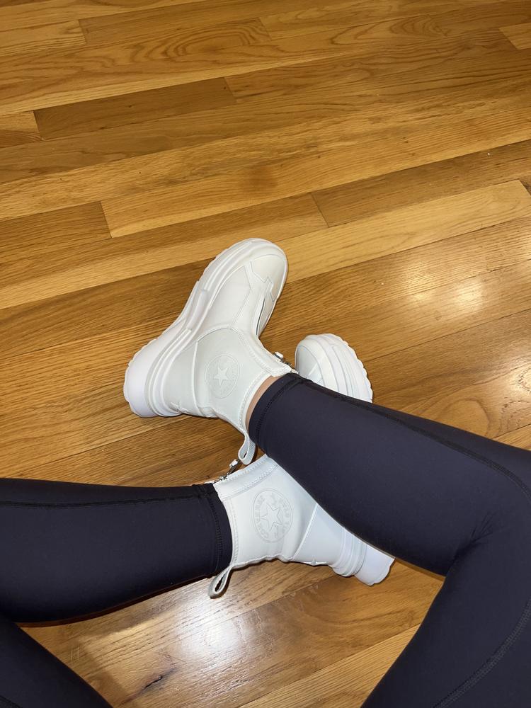 White socks + black leggings = 🤤 : r/socksoverleggings