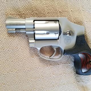 SMITH AND WESSON PERFORMANCE CENTER 642 STAINLESS / WOOD .38 SPL 1.875-INCH 5RDS