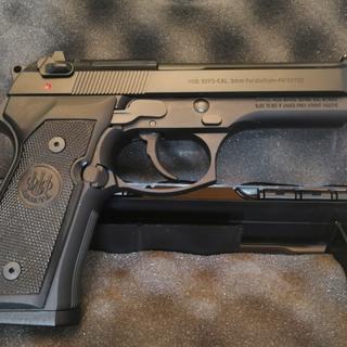 🚔 Beretta 92FS Police Special 9mm Semi Automatic Pistol with Trijicon  sights and 3 15-Round Magazines