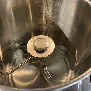 Sparge arm sitting on 20 gallon kettle.
