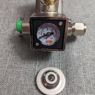 Knob and shaft with no mechanical connection, solder or adhesive.