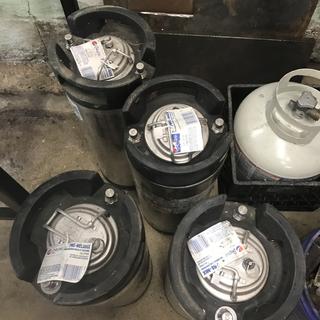 One of the kegs has different diptube seats where the tubes seat in?