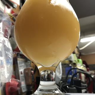 My first pour of the best NEIPA I've made so far.  Hope I can do it again.