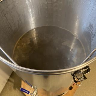 Started with 7 gallons strike water, sparged 2. Everything worked great. 15 pounds of grains.