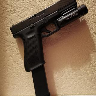Glock 17 G5 Front Serrations 9mm Luger 4.49in Black nDLC Pistol - 17+1  Rounds