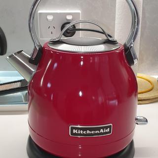 Best Buy: KitchenAid KitchenAid® 1.25 L Electric Kettle KEK1222 Empire Red  KEK1222ER