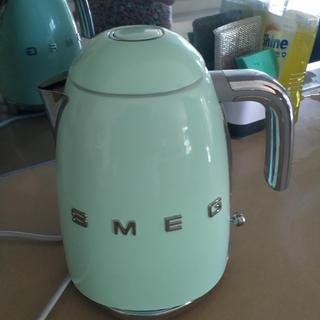 Smeg Electric Kettle - Retro Style (Pastel Green)