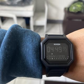 Nixon siren hot sale all black