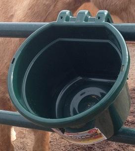 8 Quart Hook Over Feed Pail 