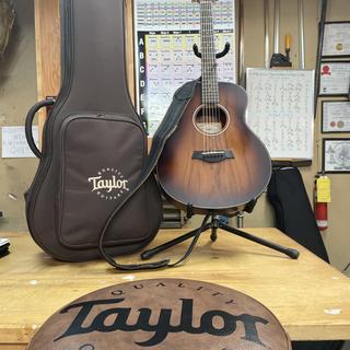 GS Mini-e Koa Plus 、左利き用レイヤード・コアアコースティックエレクトリックギター | Taylor Guitars