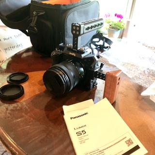 Panasonic LUMIX S5 Full Frame Mirrorless Camera (DC-S5BODY) with LUMIX S  Series 85mm F1.8 L Mount Interchangeable Lens (S-S85)