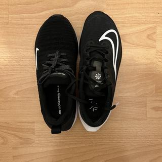 infinity on left, zoom fly on right